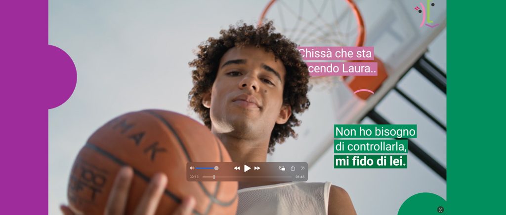 Differenze 2.0 - anteprima di un frame del video con in primo piano un ragazzo che pensa alla sua ragazza ma evitando dinamiche di controllo "Chissà che sta facendo Laura...Non ho bisogno di controllarla, mi fido di lei"